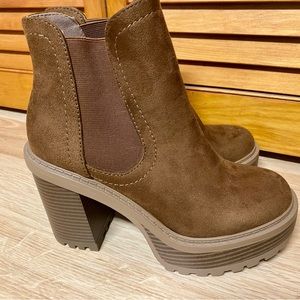 Soda Jaber ankle boots in chestnut